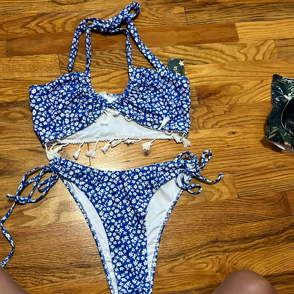 Brand new never worn with tags womens size M blue and white floral bikini set